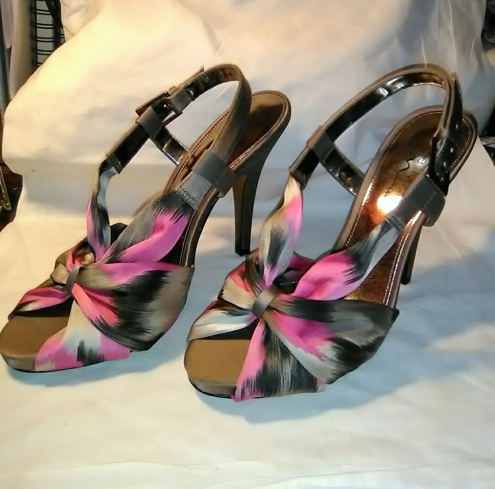 🍷Touch of Nina Women's Sz9.5 Satin Slingback shoe